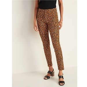 Old Navy Pixie Ankle Pants - Size 16